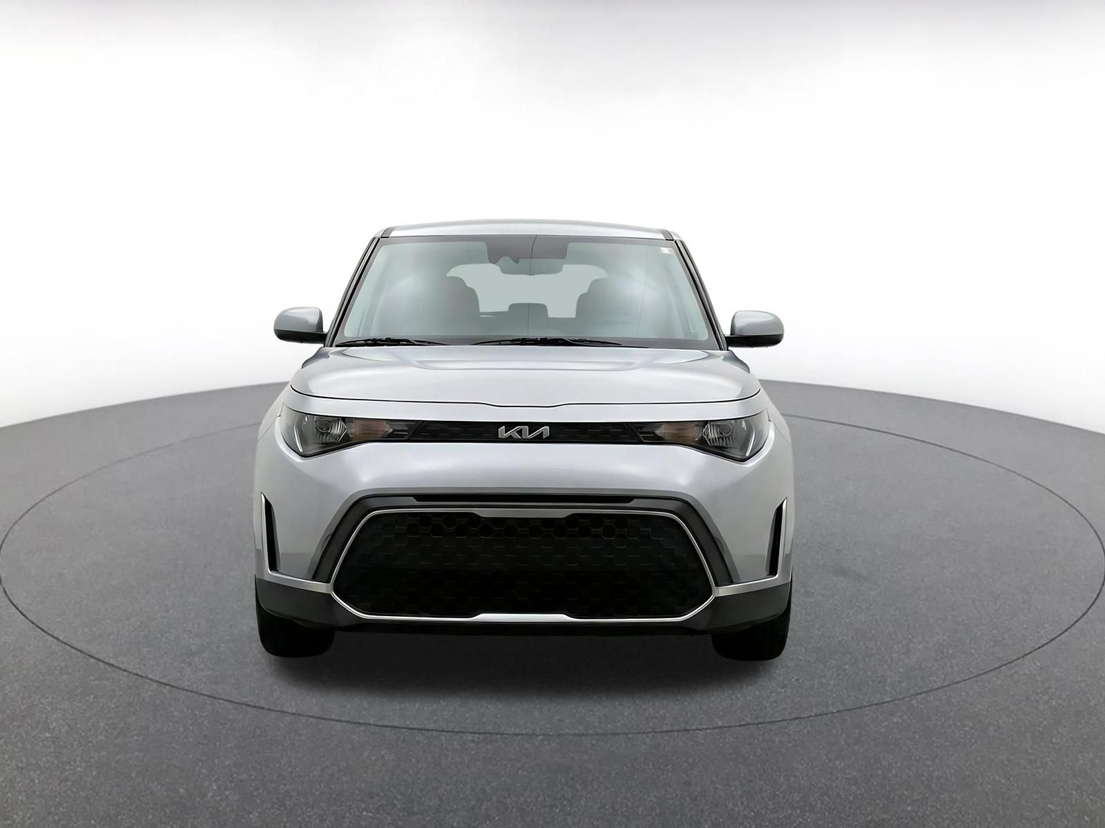 Used 2025 Kia Soul LX w/ LX Technology Package FWD image 2