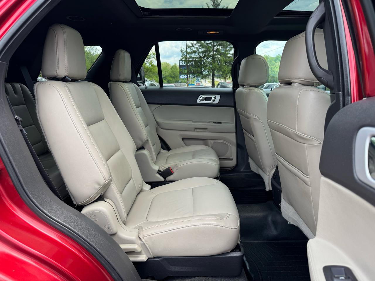 Used 2015 Ford Explorer XLT w/ Equipment Group 202B AWD/4WD image 17