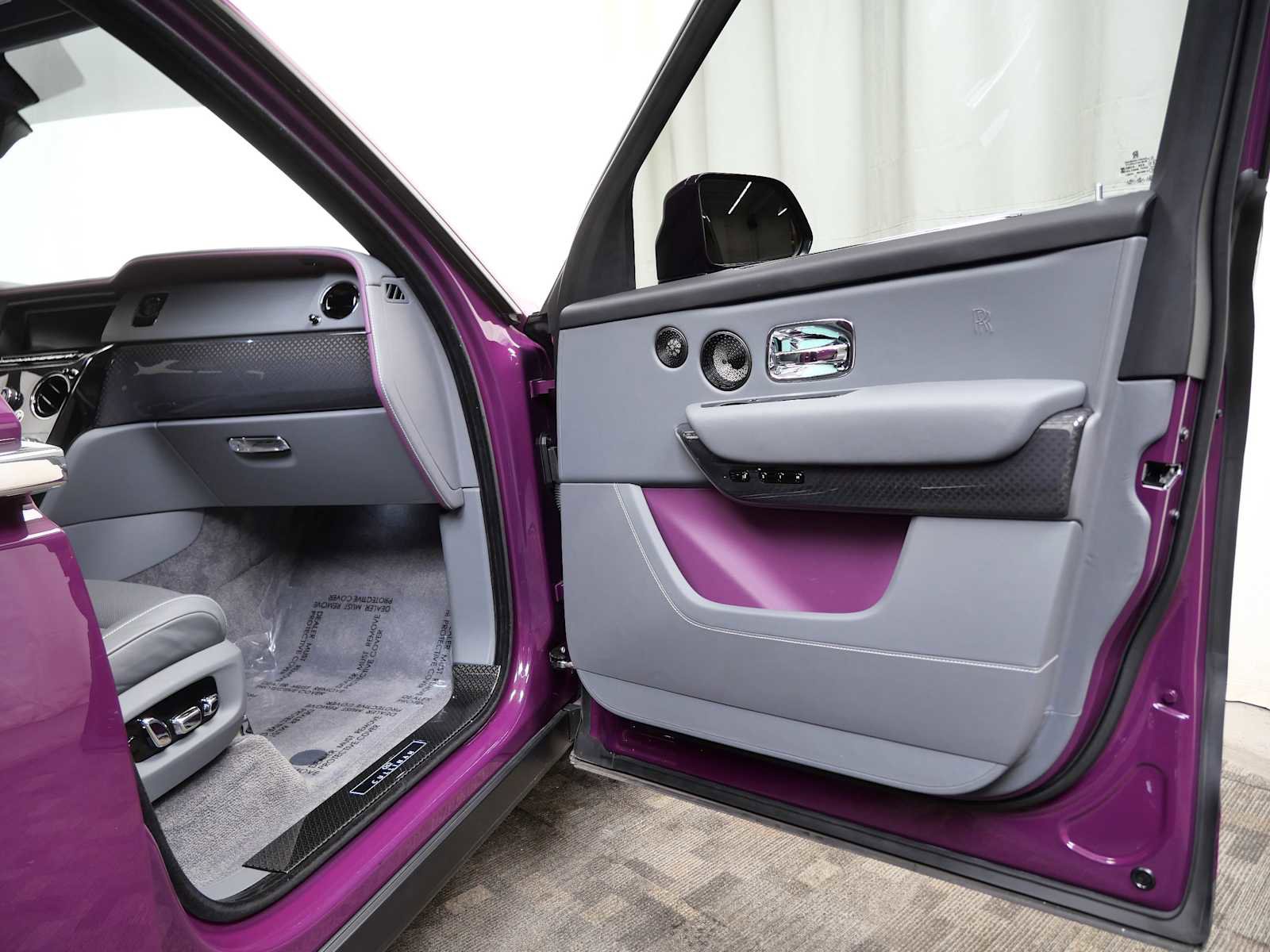 Used 2022 Rolls-Royce Cullinan Black Badge w/ Dark Exterior Package image 12