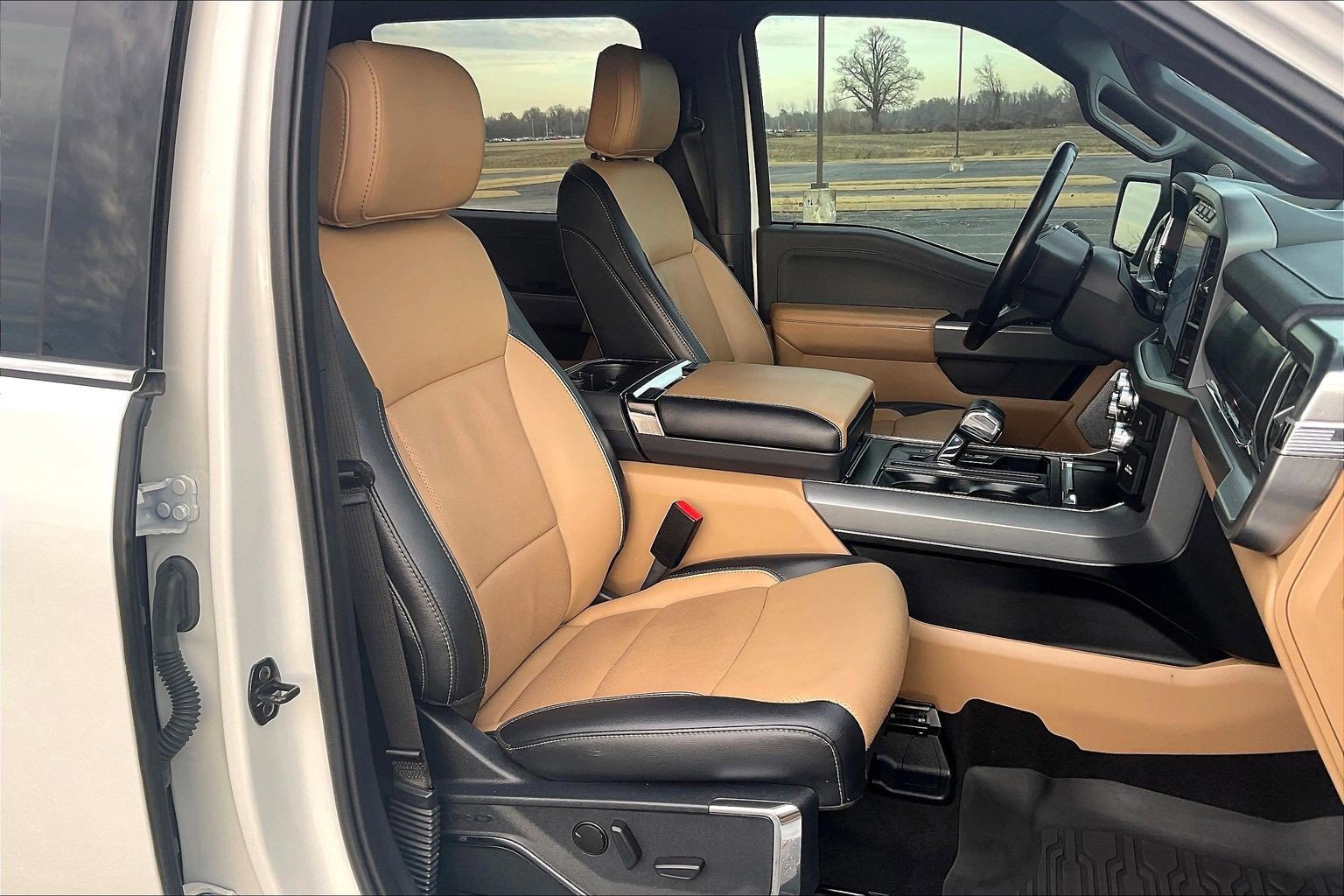 Used 2022 Ford F150 Lariat w/ Max Trailer Tow Package image 8