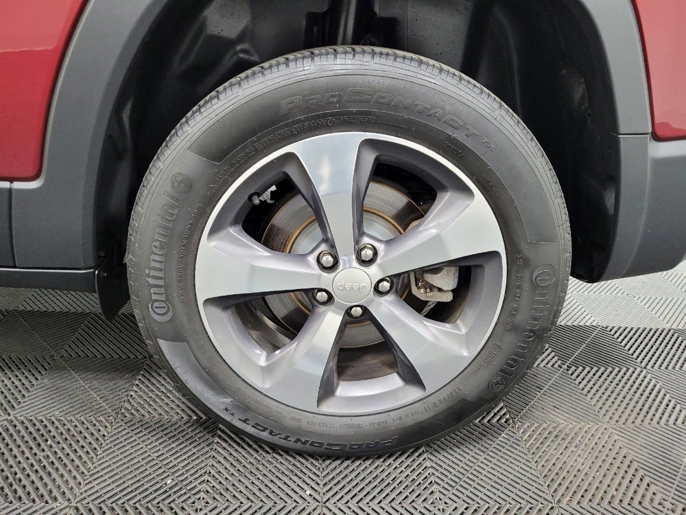 Used 2019 Jeep Cherokee Limited image 31