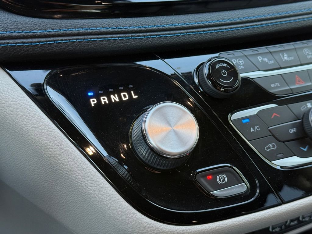 Used 2021 Chrysler Pacifica Touring-L w/ Premium & Safety Sphere Group image 21