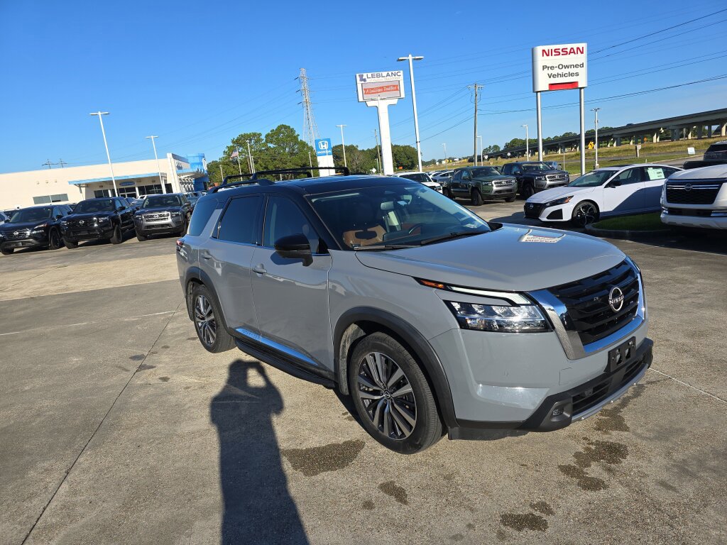 Used 2022 Nissan Pathfinder Platinum w/ Lighting Package (N93) image 8