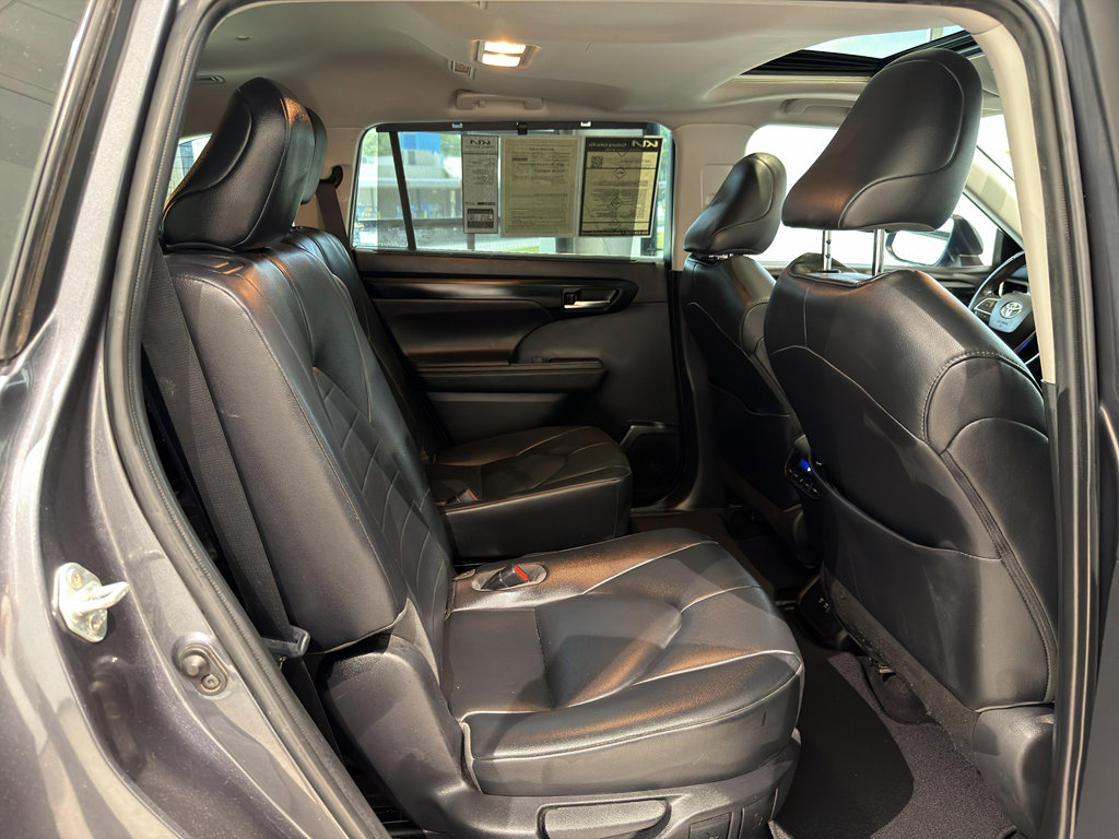 Used 2020 Toyota Highlander XLE image 23