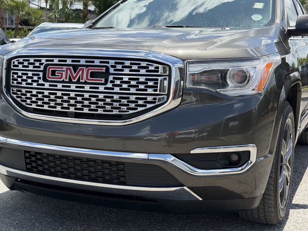 Used 2019 GMC Acadia Denali w/ Technology Package FWD image 10