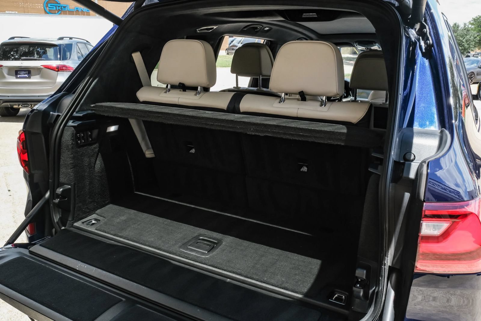Used 2021 BMW X7 xDrive40i w/ M Sport Package AWD/4WD image 55