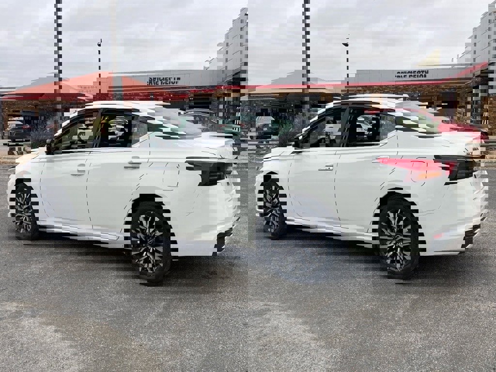 Used 2025 Nissan Altima 2.5 SV image 5