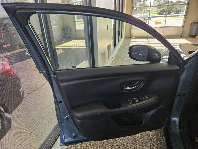 Used 2025 Honda HR-V EX-L image 17