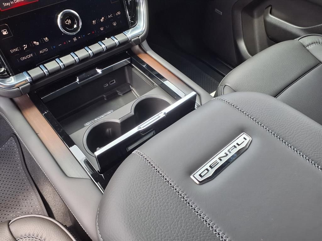 New 2026 GMC Yukon XL Denali w/ Denali Reserve Package AWD/4WD image 13