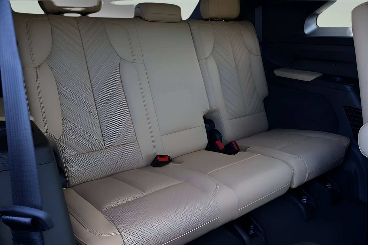 Certified 2025 Cadillac Escalade IQ Luxury 2 AWD/4WD image 18