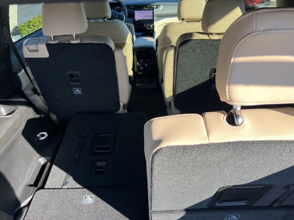 New 2025 Jeep Grand Cherokee L Limited image 10