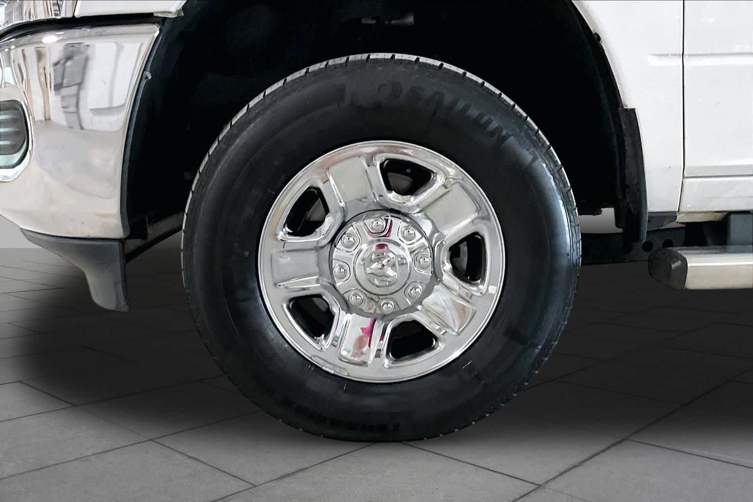 Used 2024 RAM 2500 Tradesman w/ Chrome Appearance Group AWD/4WD image 11