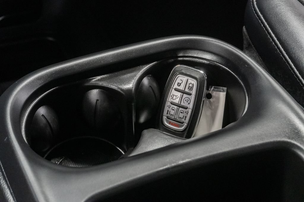Certified 2025 Chrysler Pacifica Select FWD image 22
