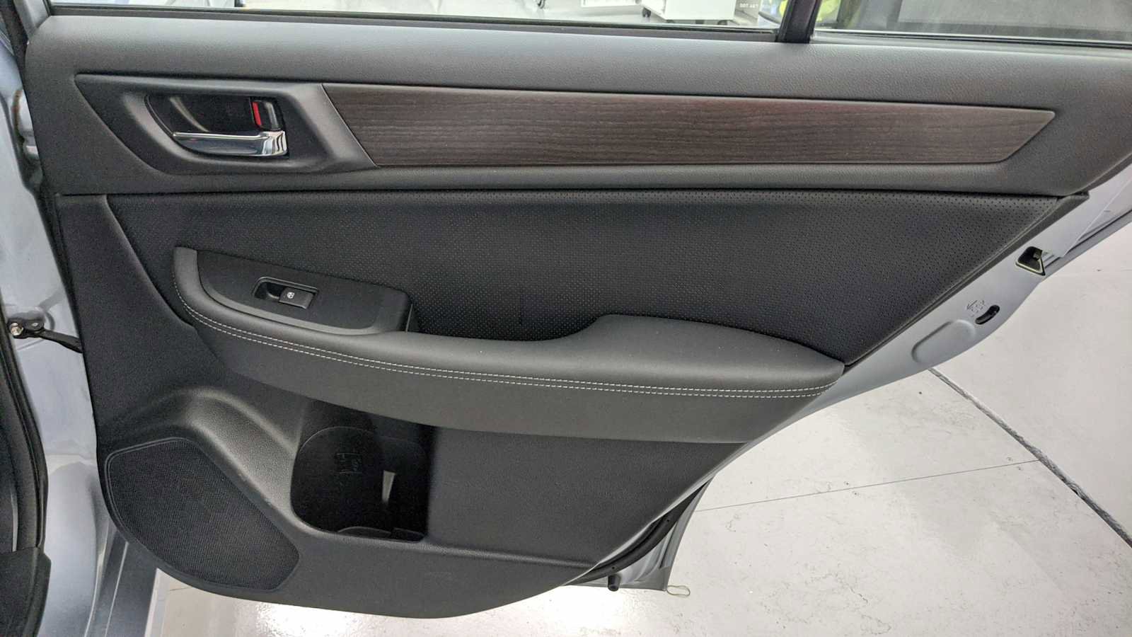 Used 2017 Subaru Legacy 3.6R Limited image 27