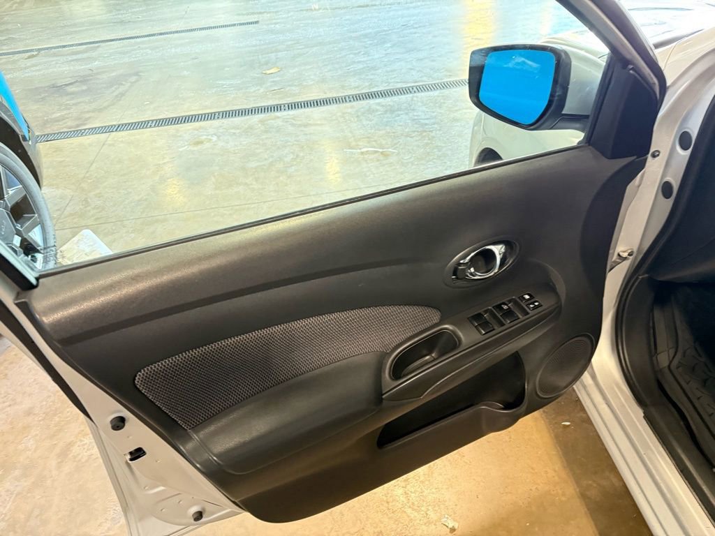 Used 2015 Nissan Versa SV image 11