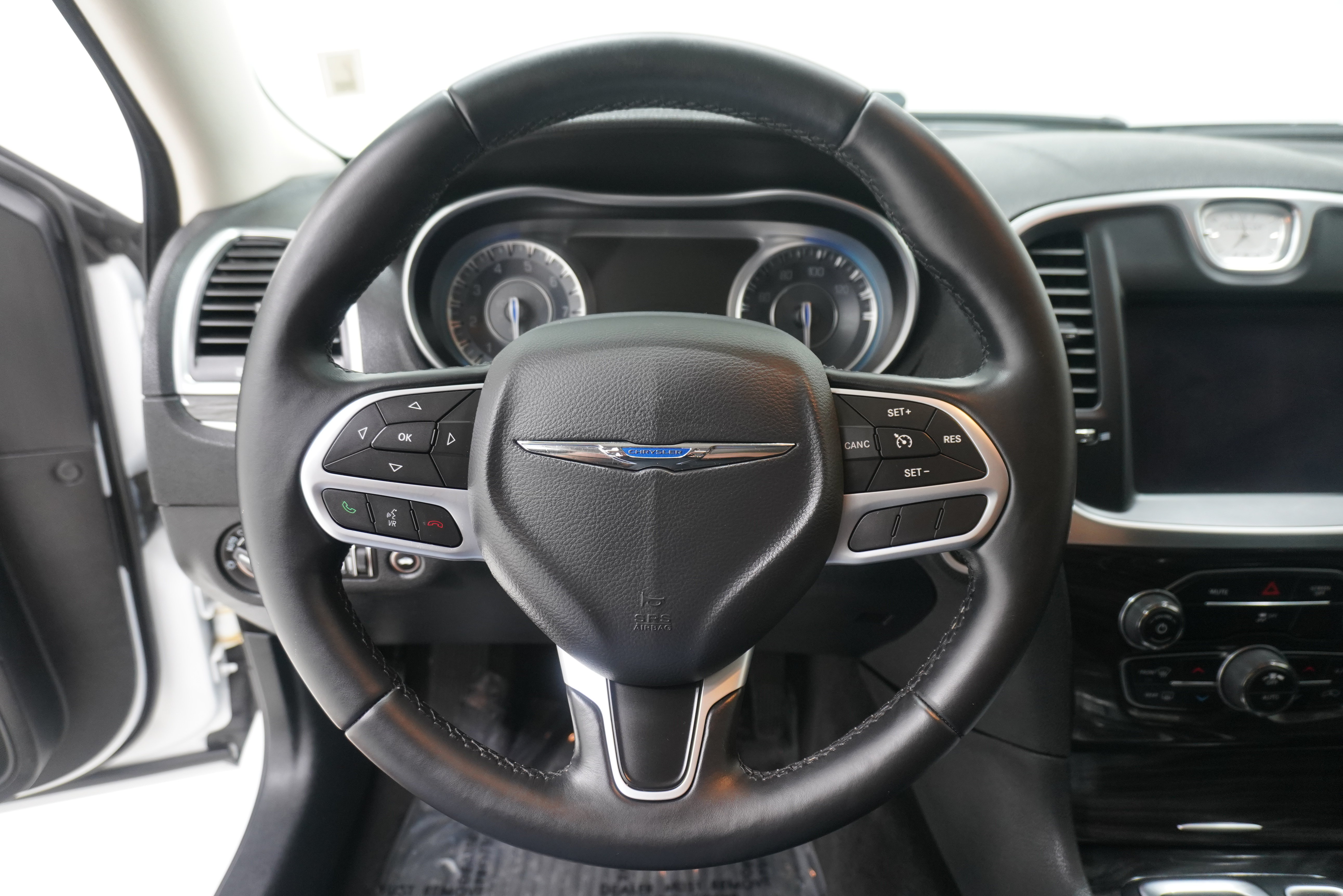Used 2017 Chrysler 300 Limited w/ Driver Convenience Group RWD image 16