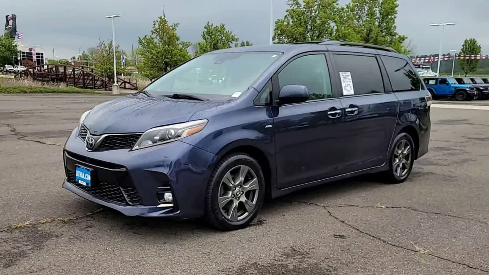 Used 2019 Toyota Sienna SE w/ SE Preferred Package AWD/4WD image 4