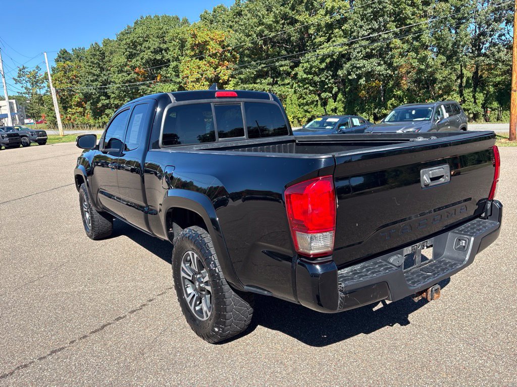 Used 2017 Toyota Tacoma TRD Sport w/ Tow Package AWD/4WD image 4