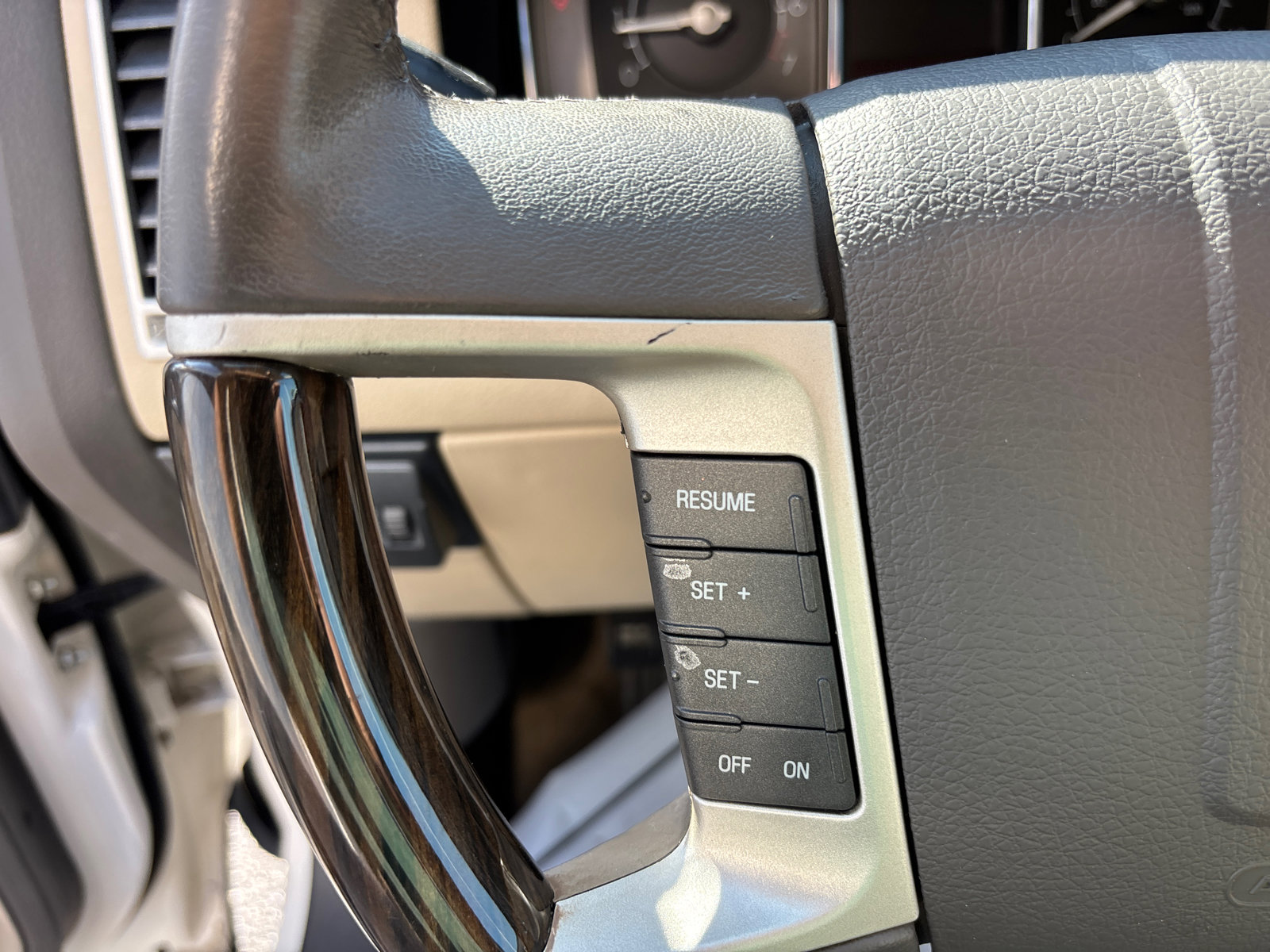 Used 2008 Lincoln MKX 2WD image 17