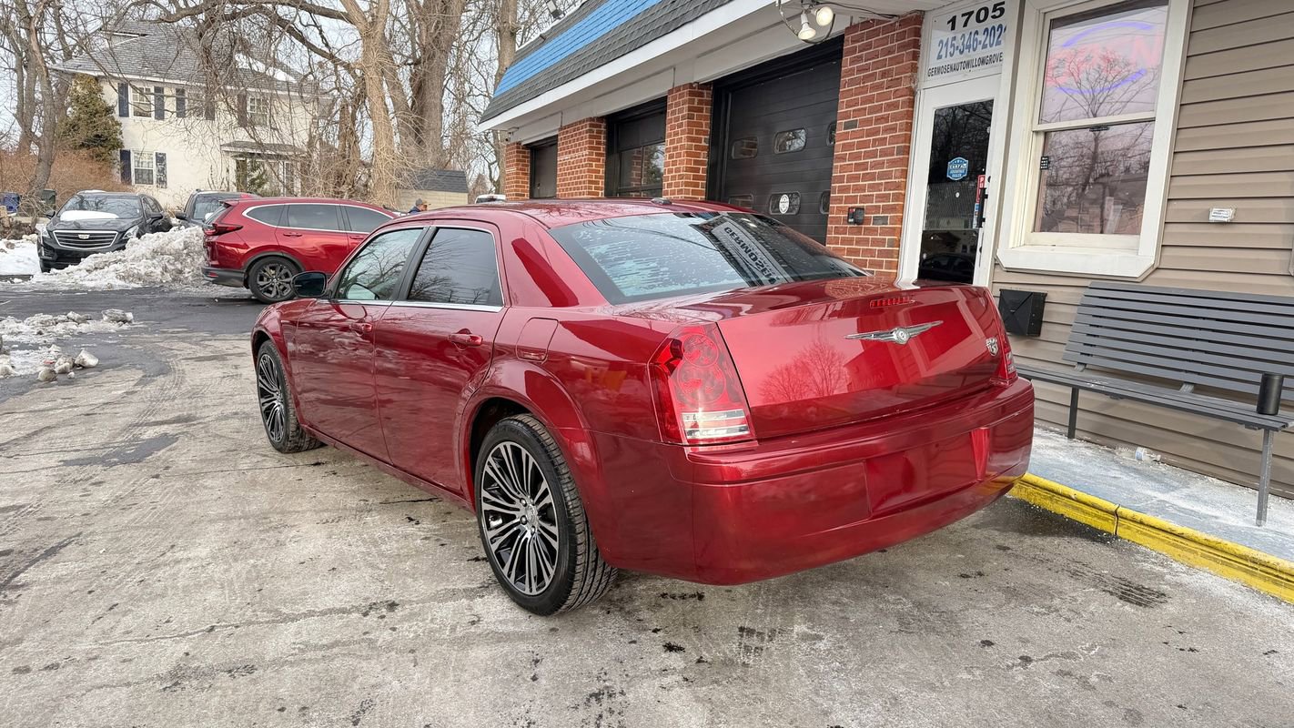 Used 2010 Chrysler 300 S image 3