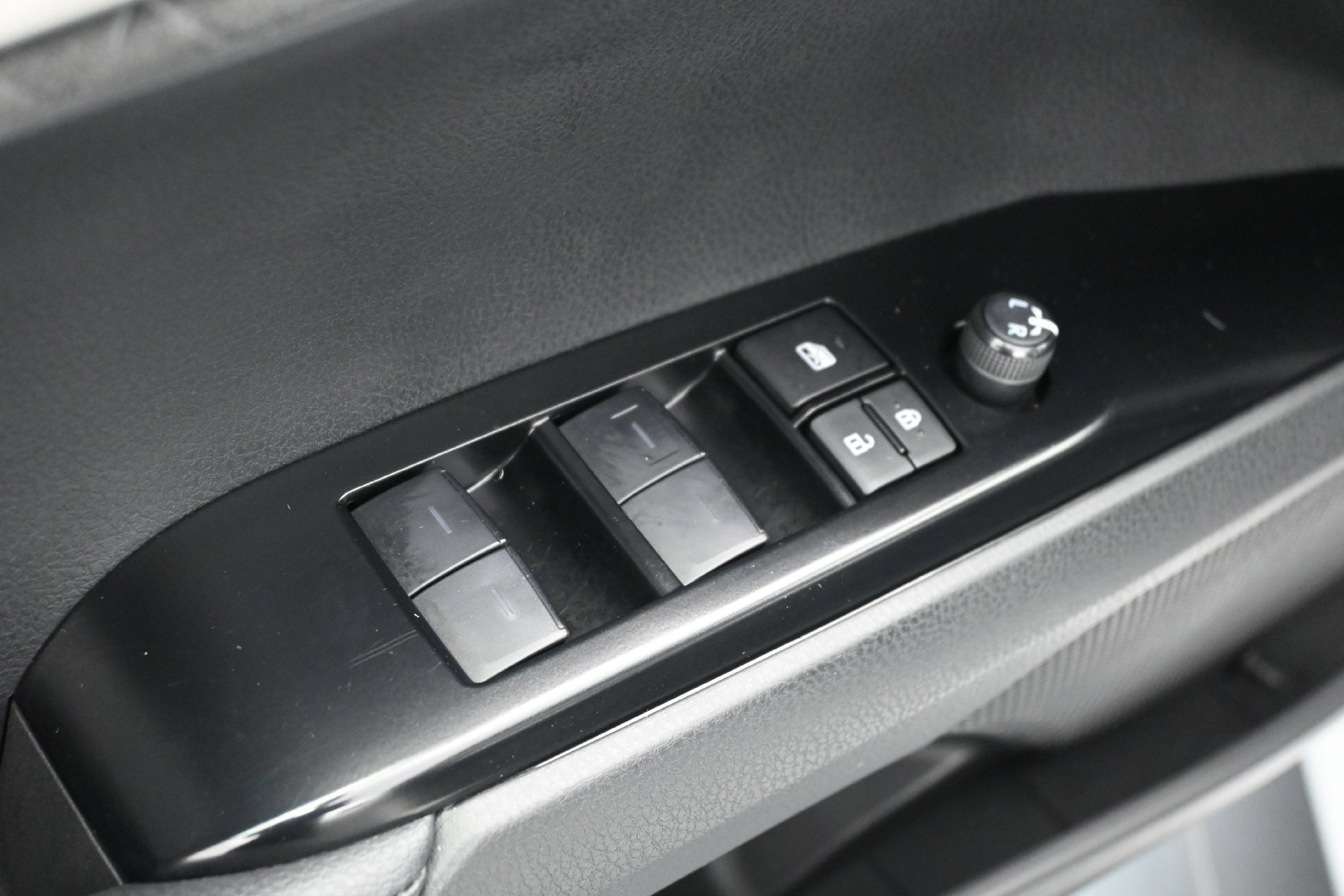 Used 2025 Toyota Camry XLE AWD/4WD image 17