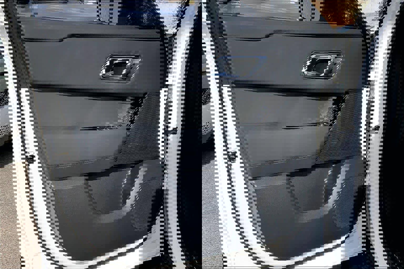 Used 2025 Land Rover Range Rover Velar Dynamic SE image 19