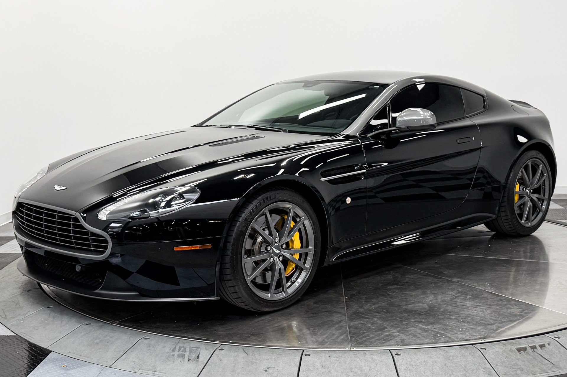 Used 2015 Aston Martin V8 Vantage GT RWD image 5