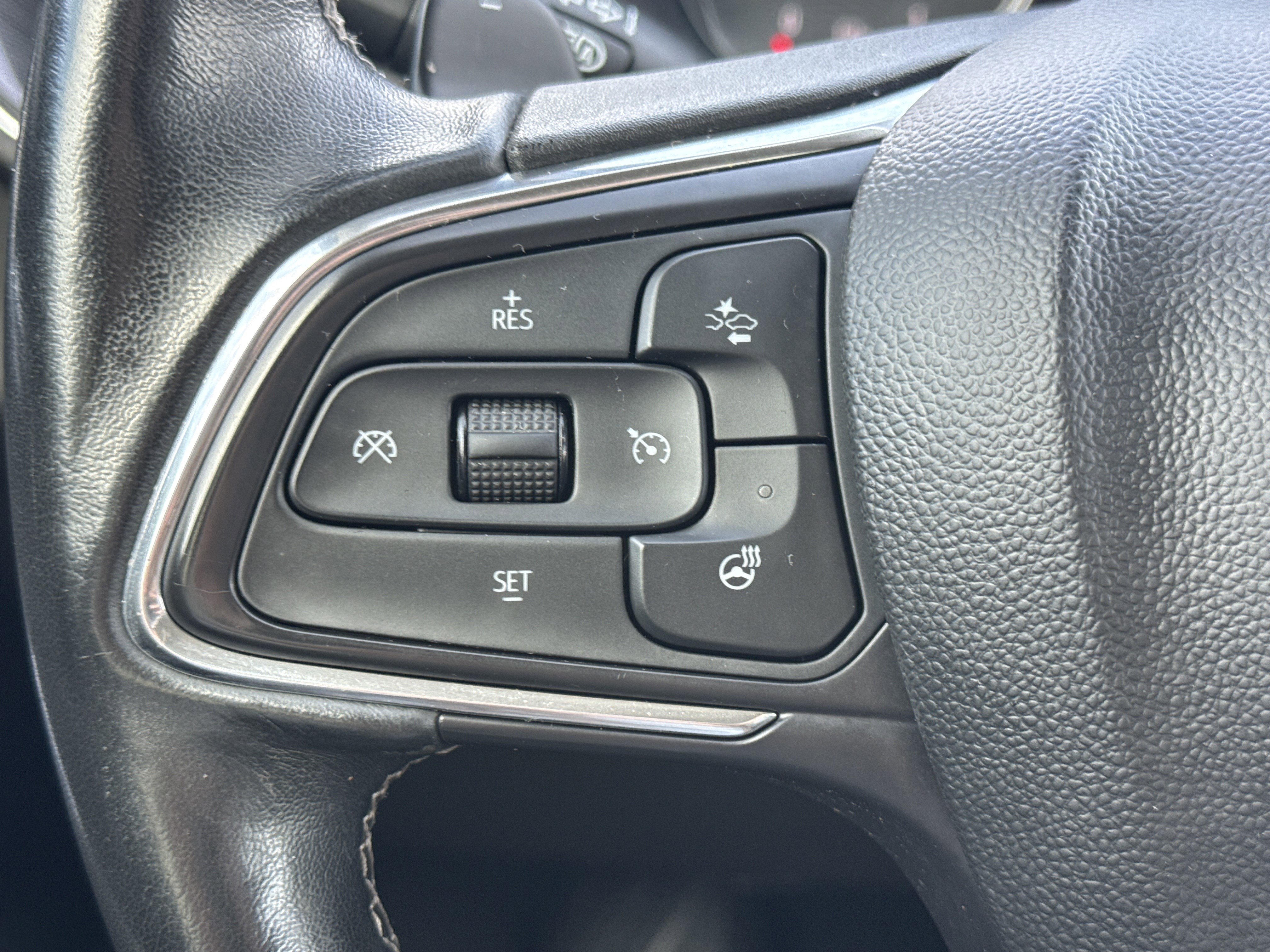 Used 2022 Buick Envision Essence w/ Technology Package I image 17