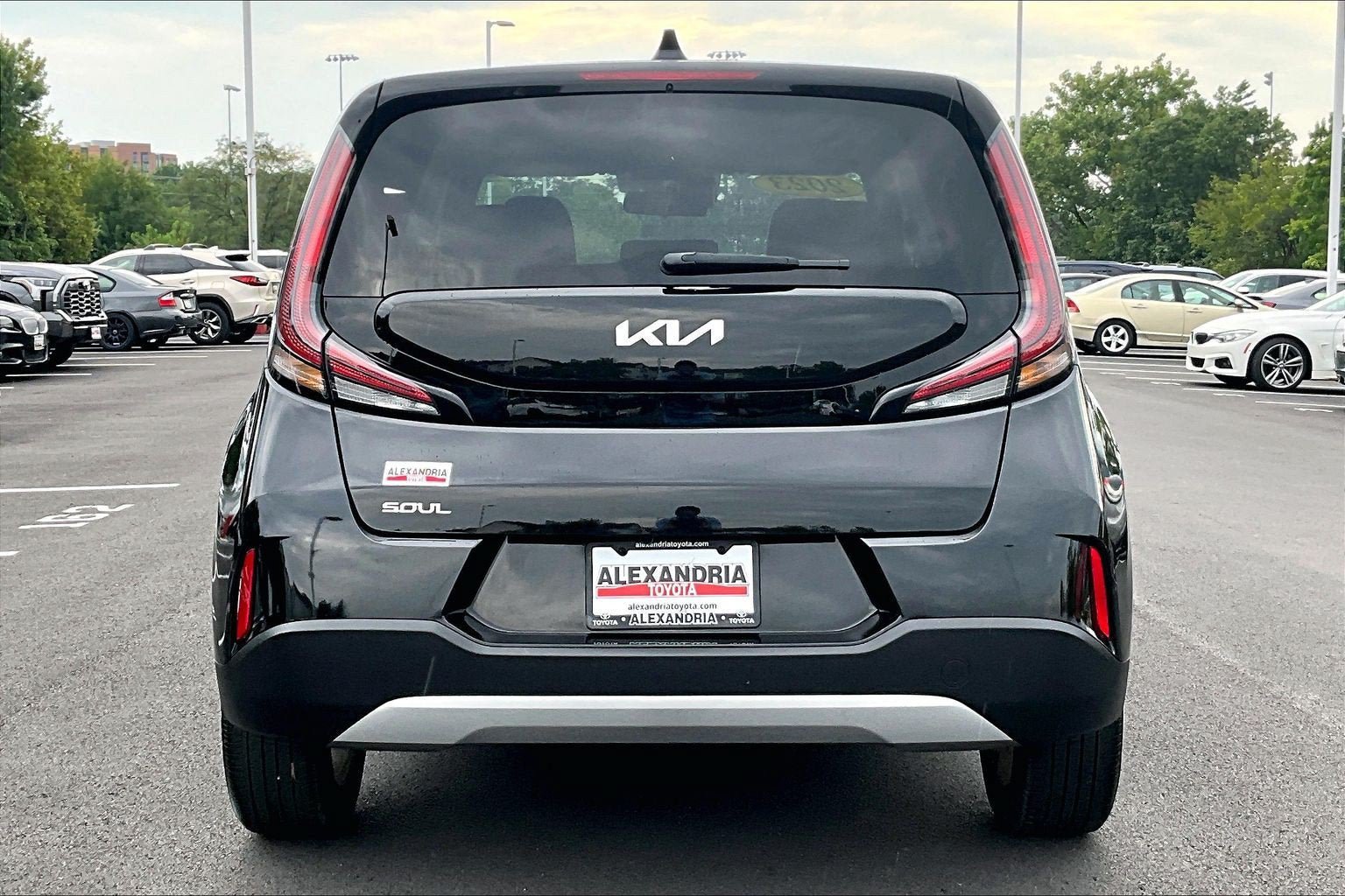 Used 2023 Kia Soul LX w/ LX Technology Package FWD image 4