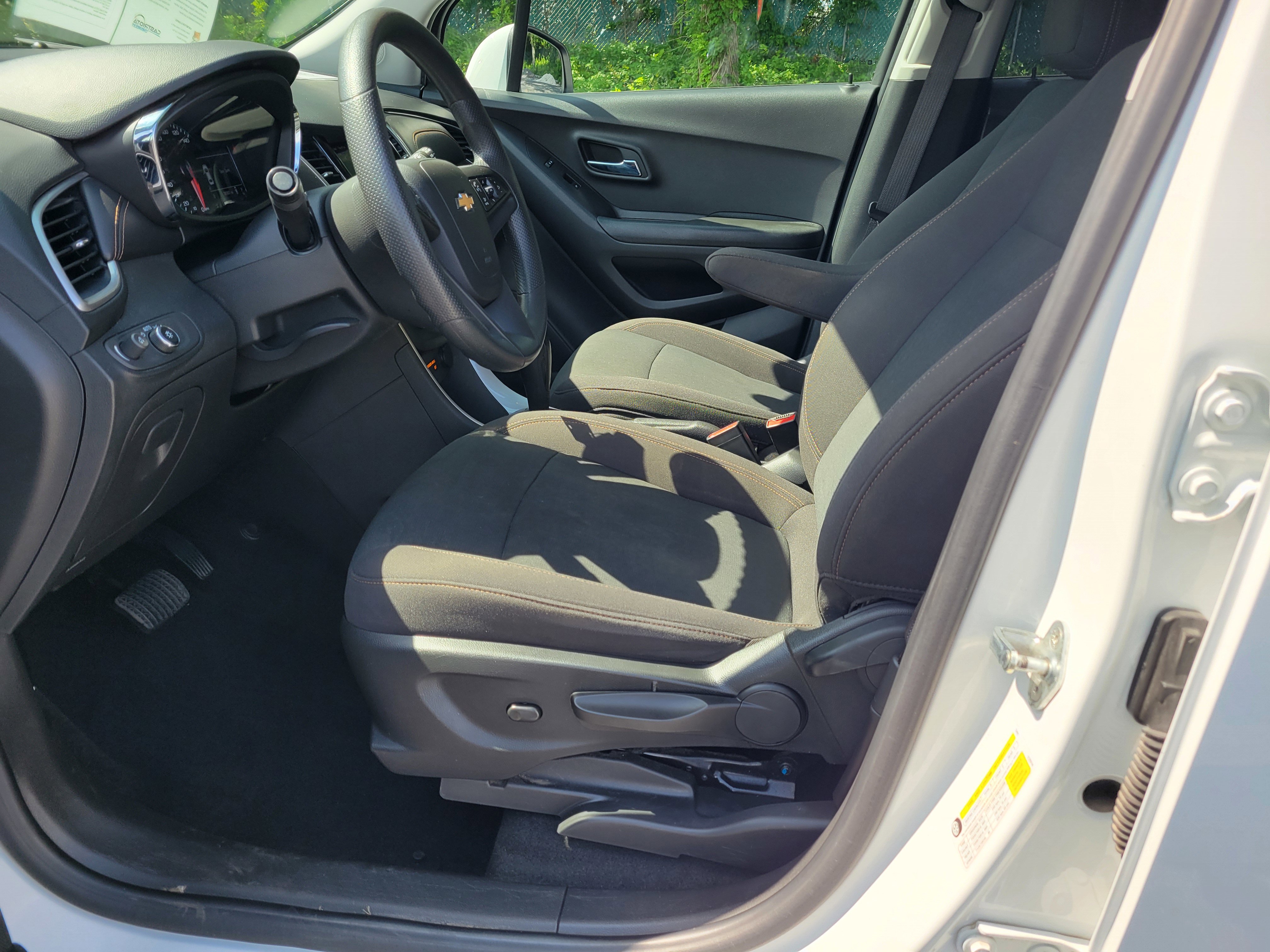 Certified 2022 Chevrolet Trax LS w/ Tint and Cruise Package FWD image 28