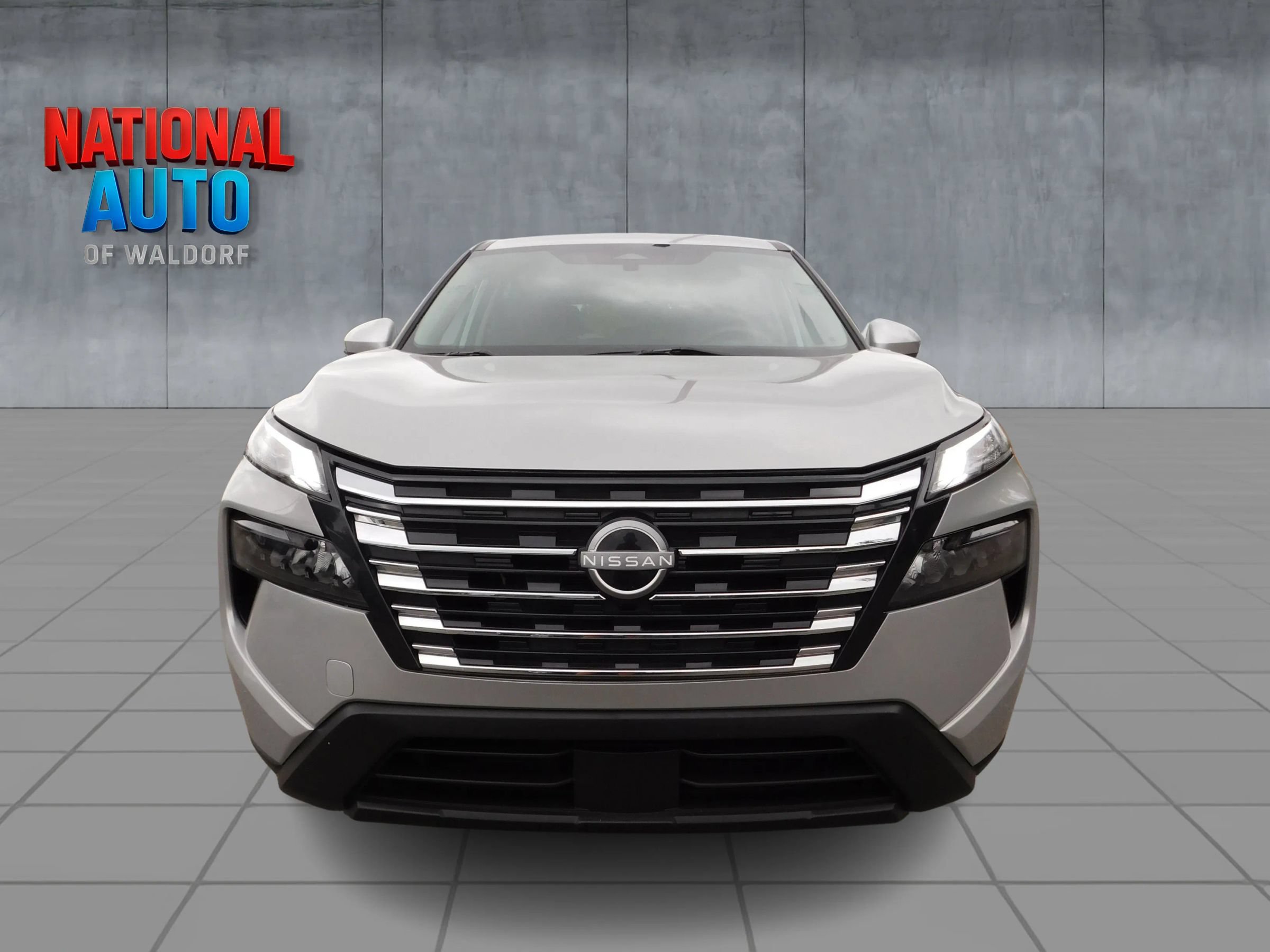 Used 2024 Nissan Rogue SV AWD/4WD image 2