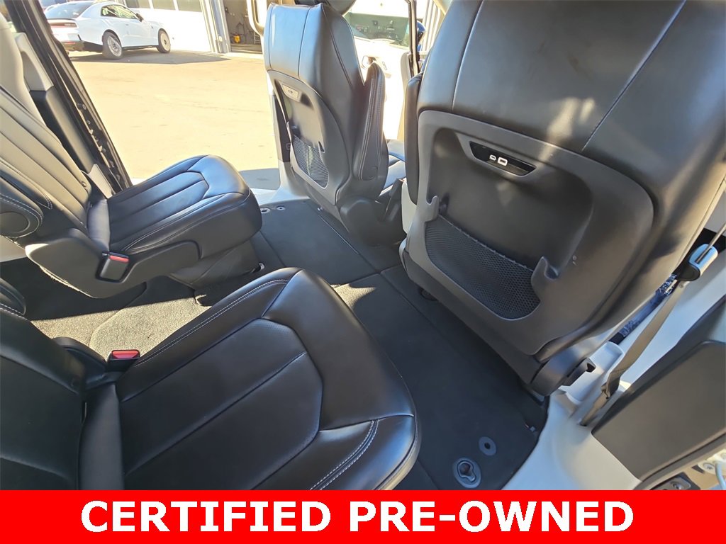 Used 2024 Chrysler Pacifica Touring-L image 12