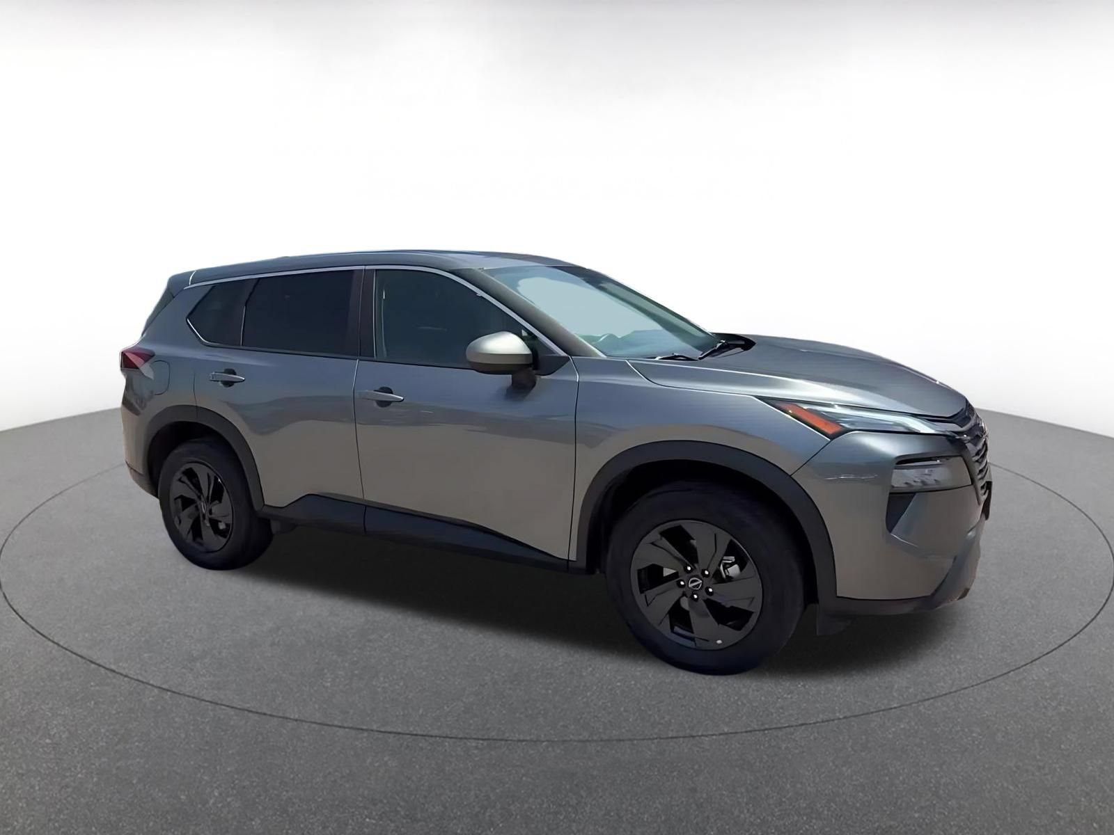 Used 2026 Nissan Rogue SV AWD/4WD image 2