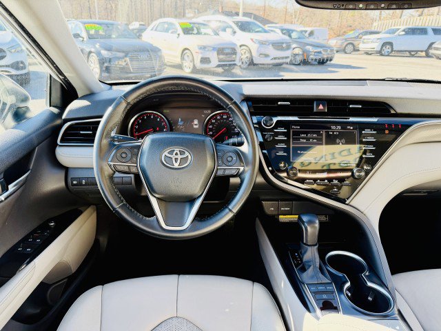 Used 2020 Toyota Camry XSE image 6