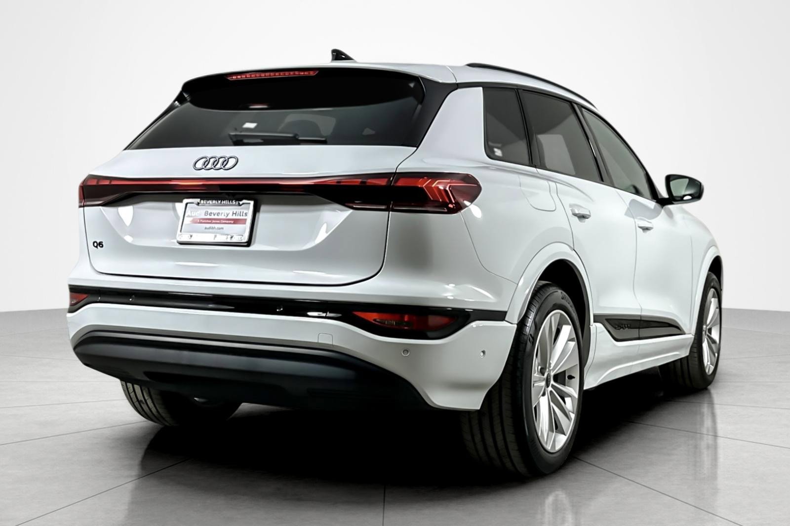 Used 2025 Audi Q6 e-tron Premium w/ Convenience Package image 5