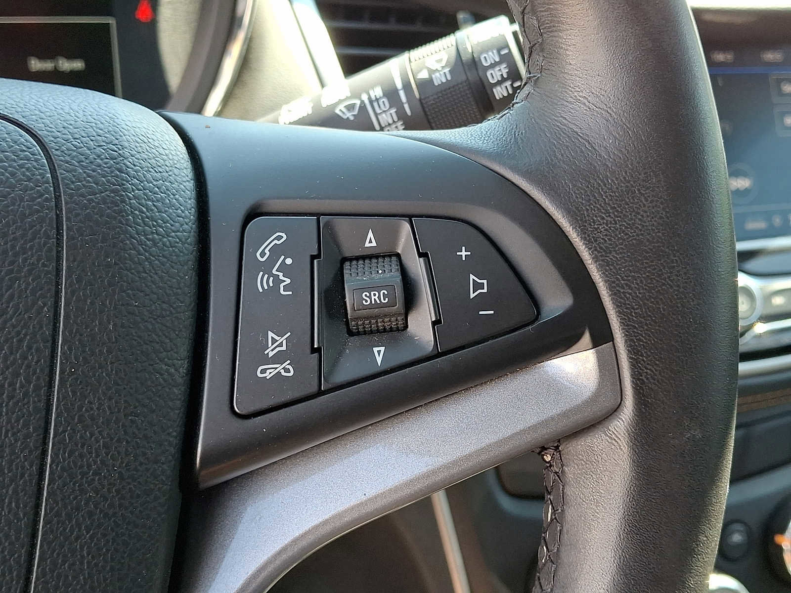 Used 2022 Chevrolet Trax LT w/ LT Convenience Package AWD/4WD image 20