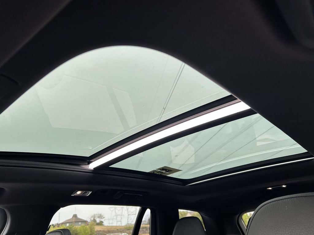 Used 2017 Volvo XC90 T6 Momentum w/ Vision Package image 11