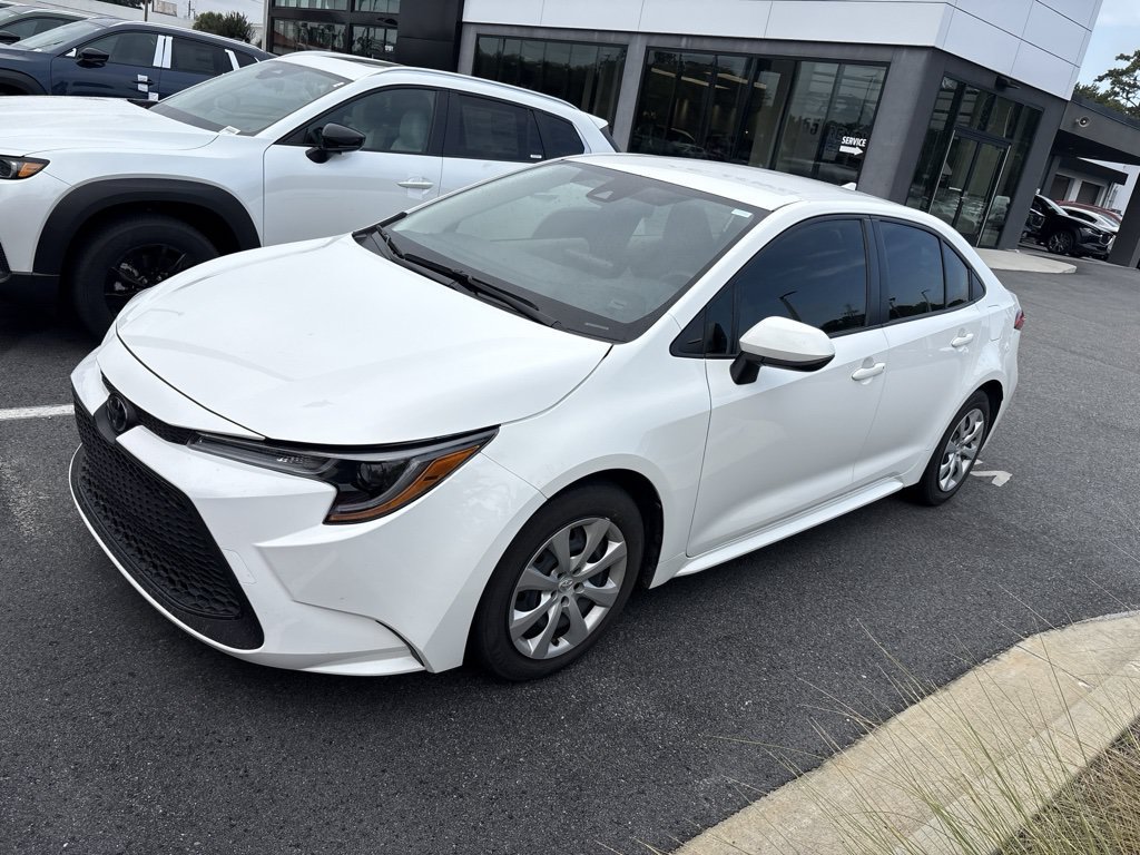 Used 2022 Toyota Corolla LE FWD image 3
