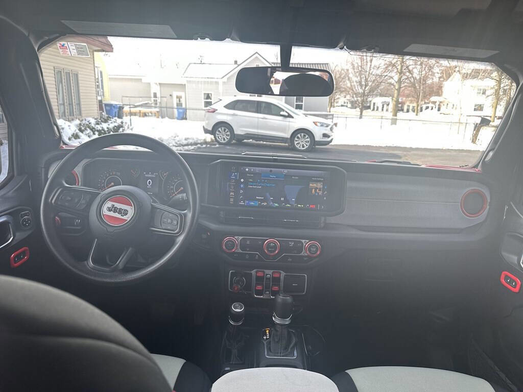 Used 2025 Jeep Gladiator Sport image 30