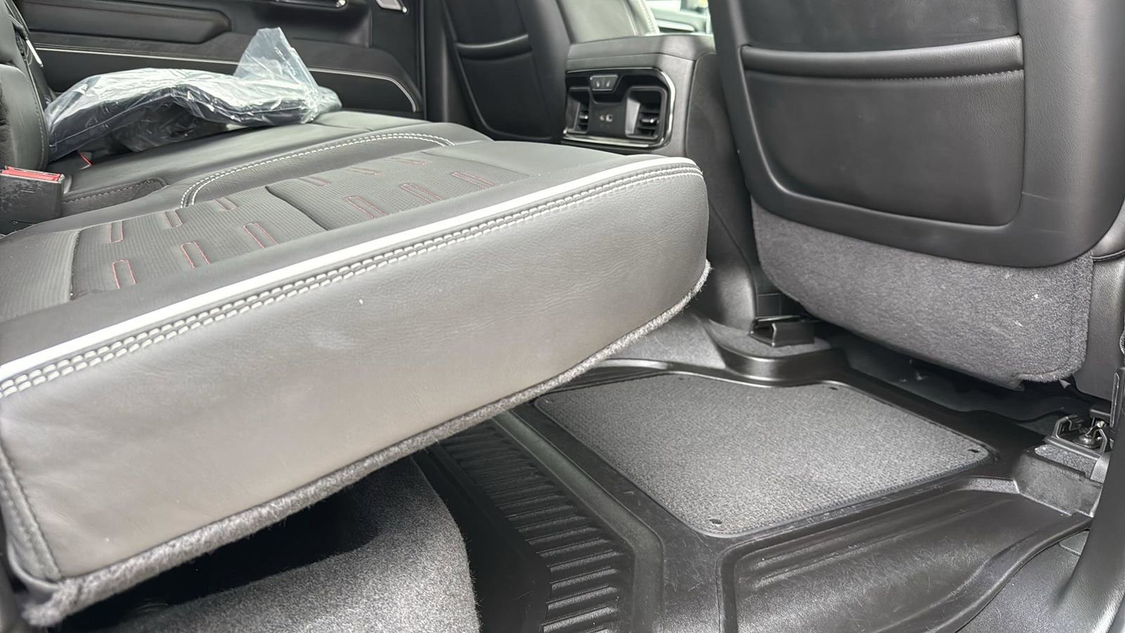 Used 2024 GMC Sierra 2500 AT4X image 27