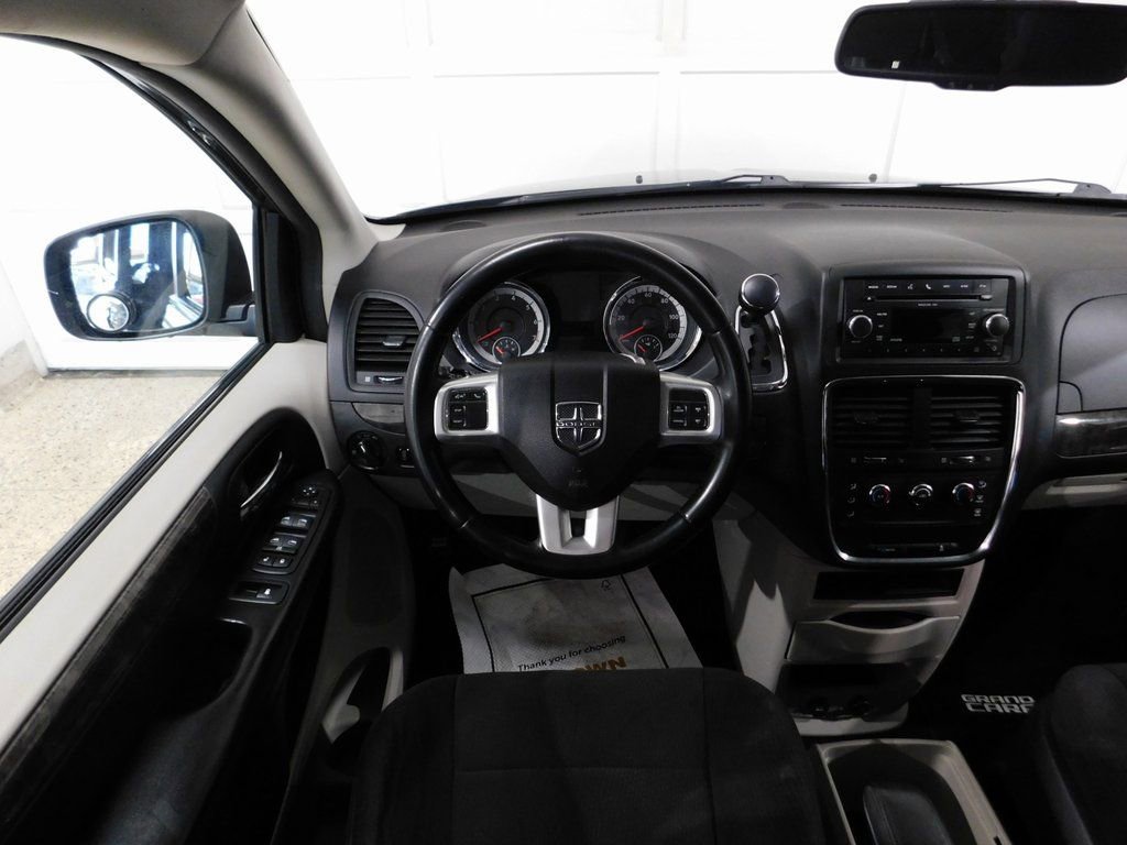 Used 2011 Dodge Grand Caravan SXT image 39