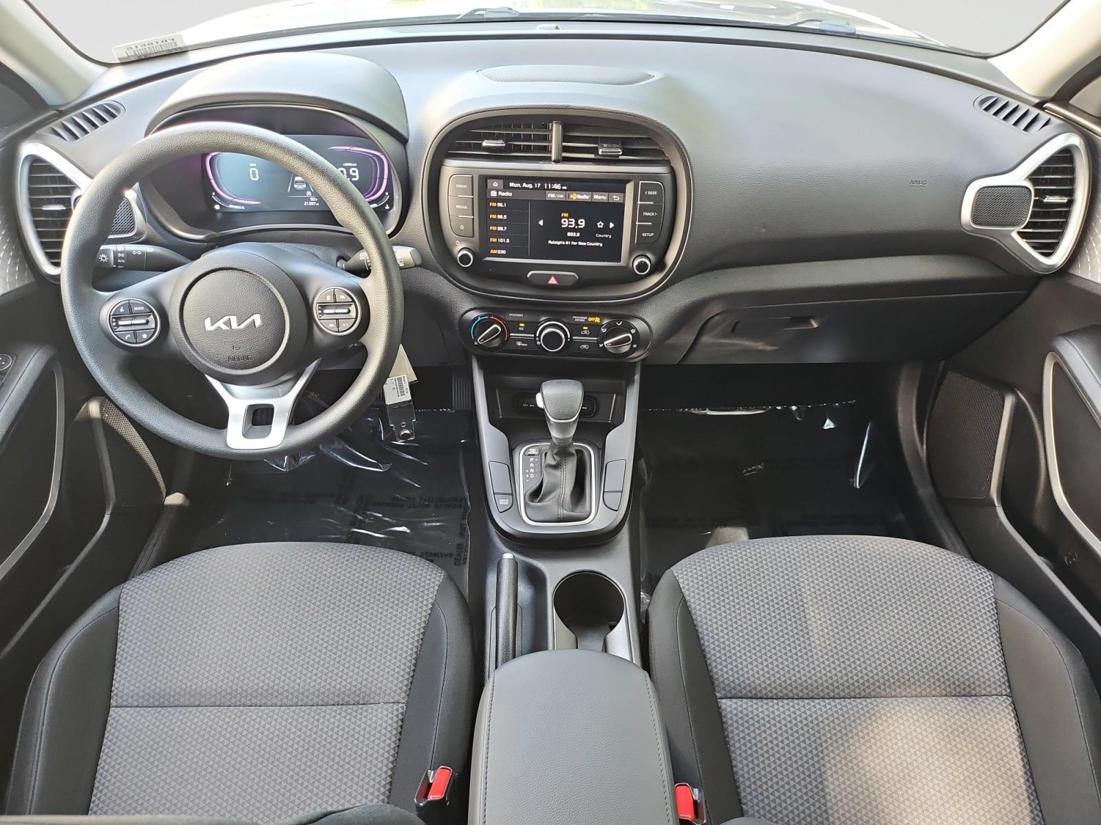 Used 2025 Kia Soul LX w/ LX Technology Package FWD image 16
