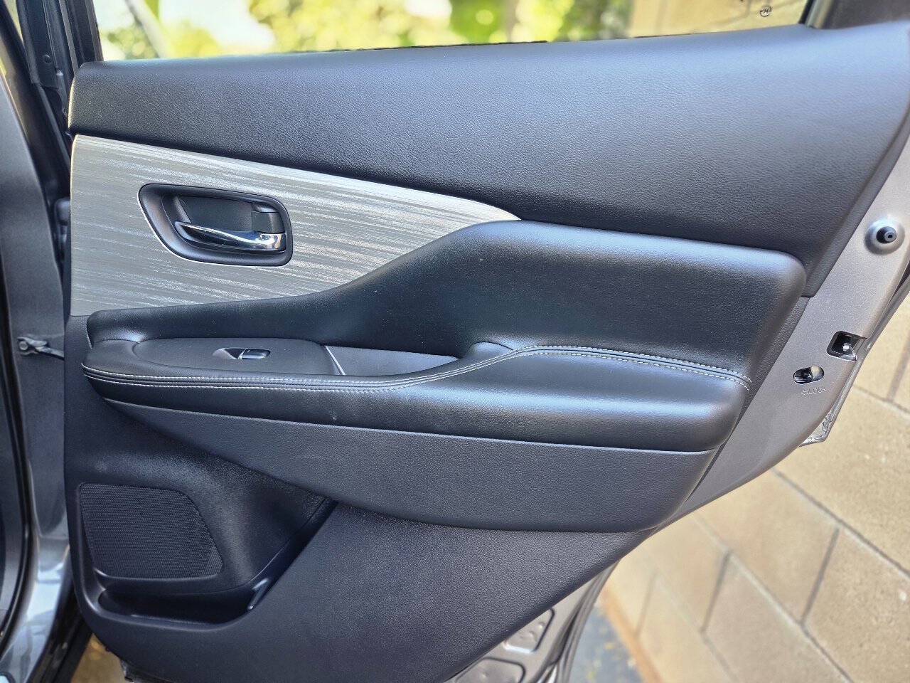 Used 2015 Nissan Murano Platinum w/ Platinum Technology Package FWD image 16