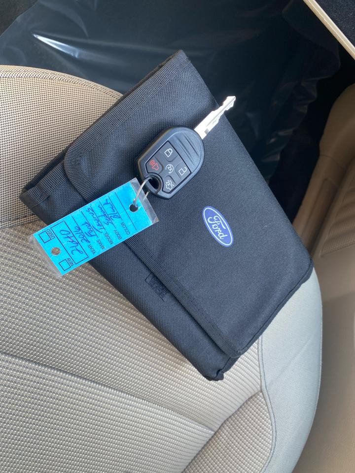 Used 2016 Ford Taurus SEL FWD image 22