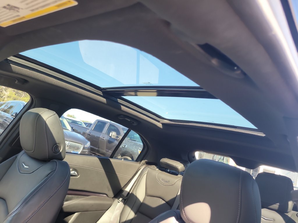Used 2023 Cadillac XT4 Luxury w/ Cold Weather Package AWD/4WD image 20