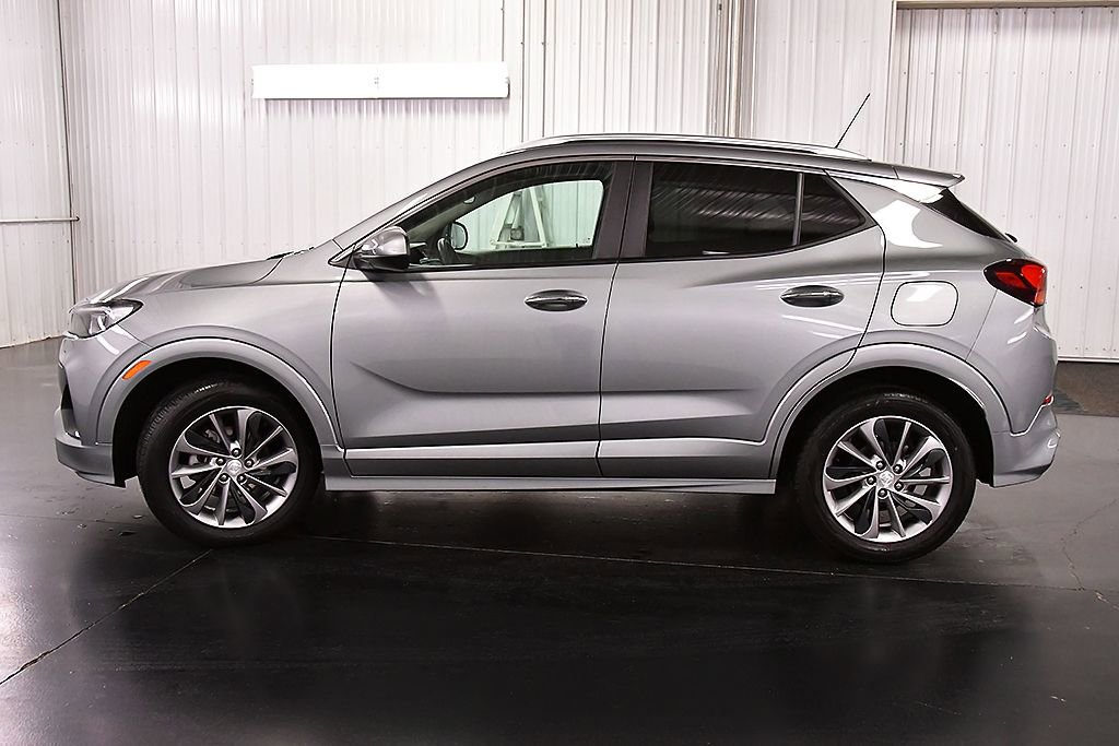 Used 2023 Buick Encore GX Select w/ Sport Touring Package FWD image 4