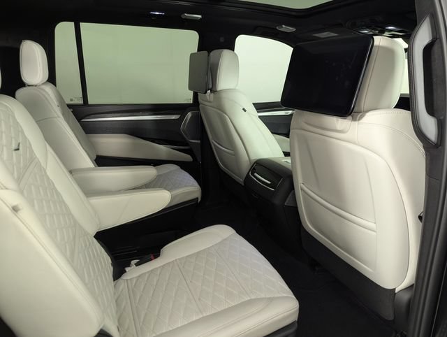 Used 2025 Cadillac Escalade ESV V AWD/4WD image 21