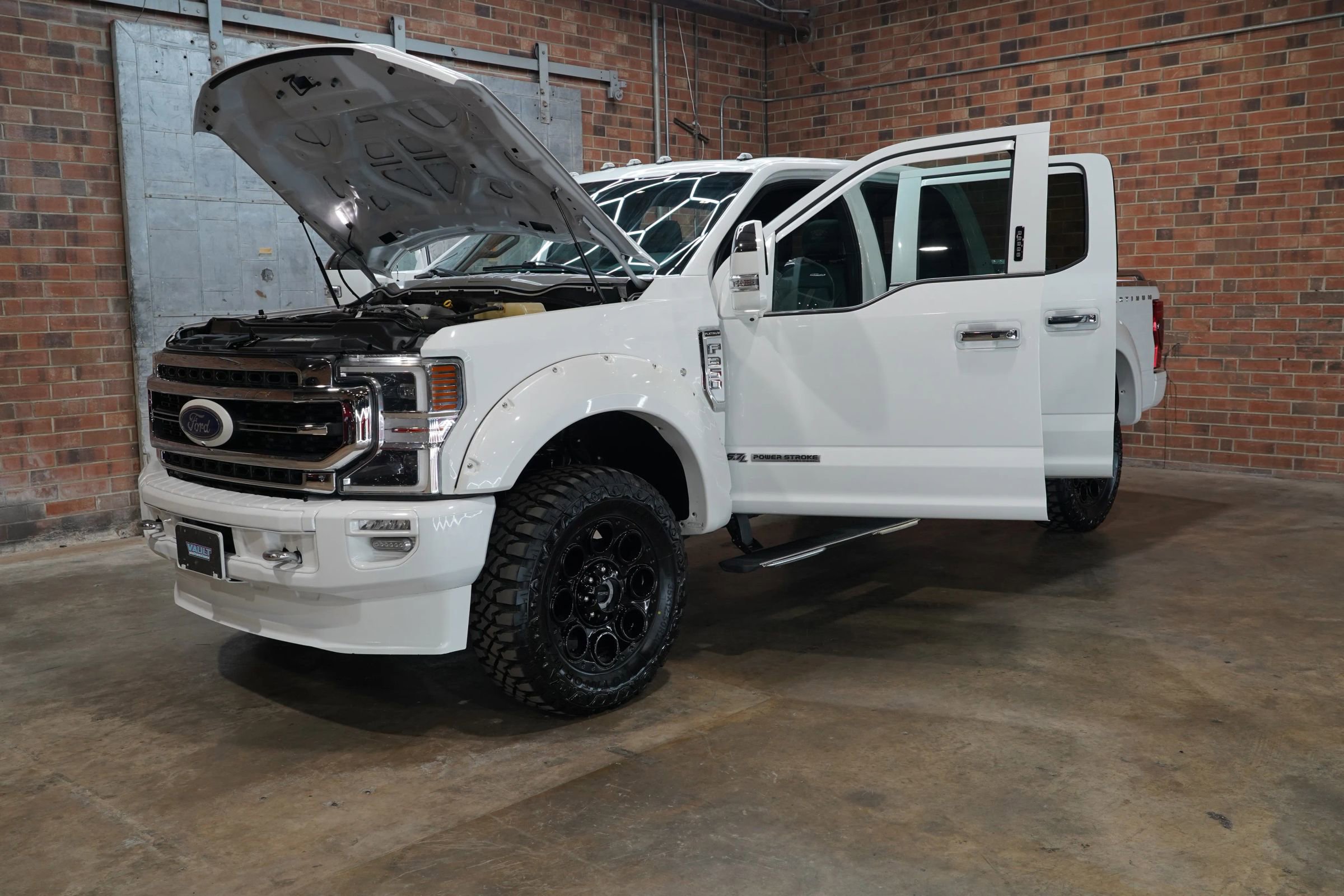 Used 2020 Ford F350 Platinum w/ FX4 Off-Road Package image 25
