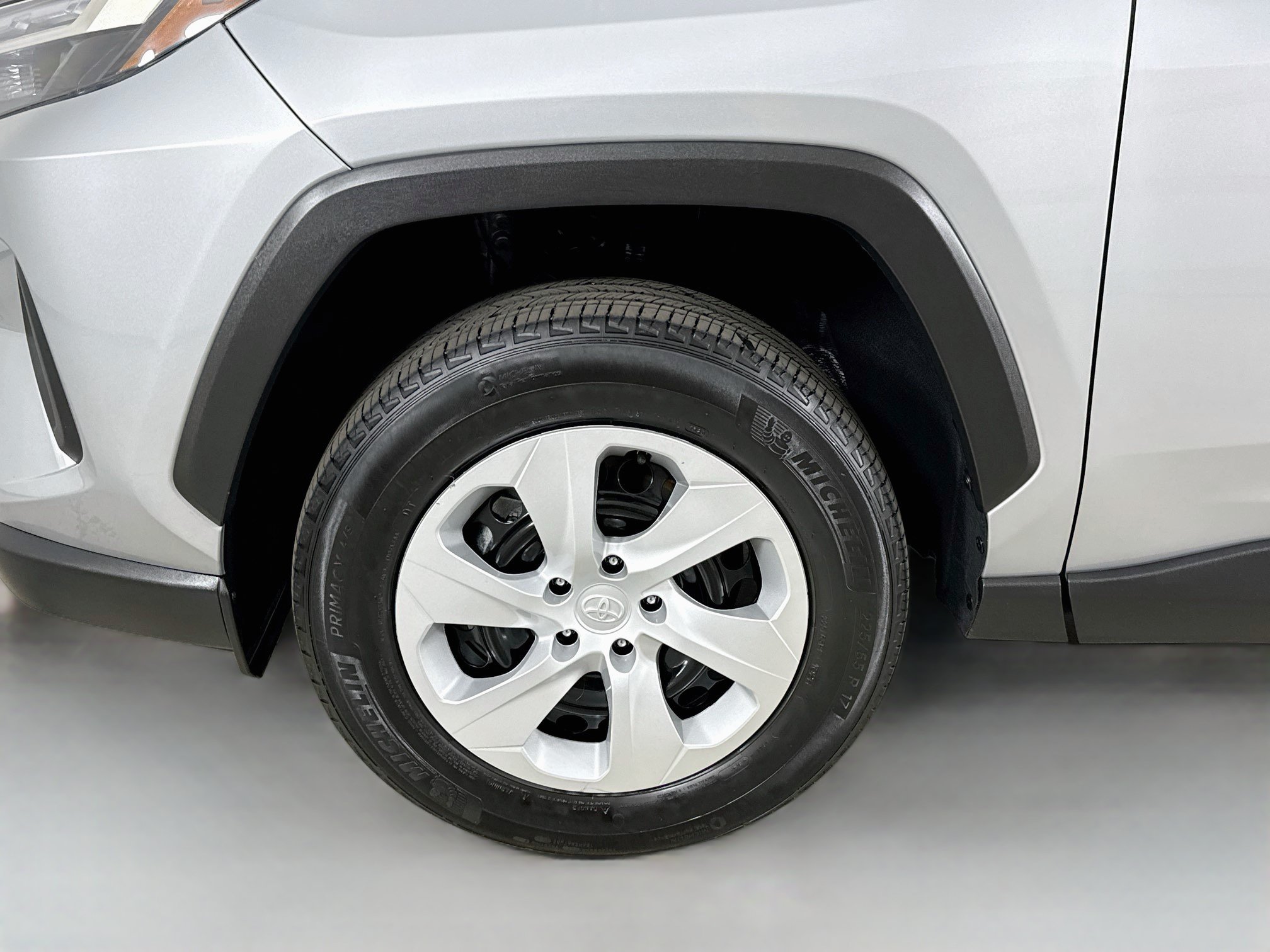 Certified 2025 Toyota RAV4 LE AWD/4WD image 31