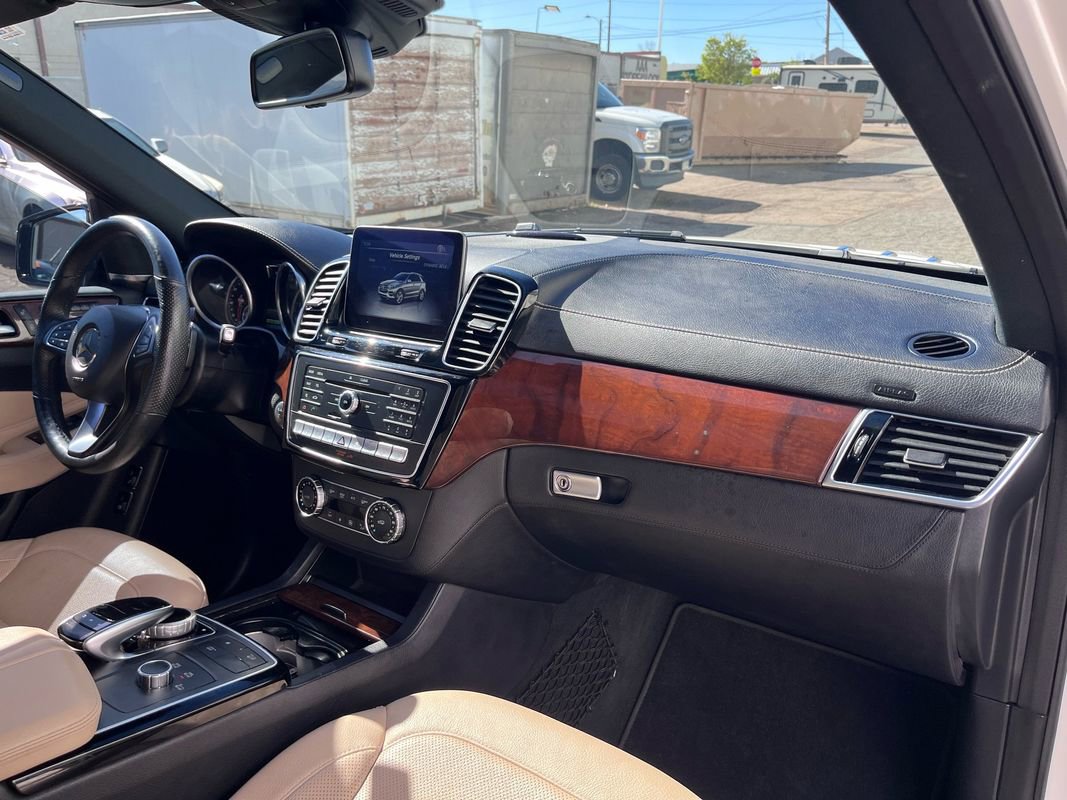 Used 2018 Mercedes-Benz GLE 550e 4MATIC image 27
